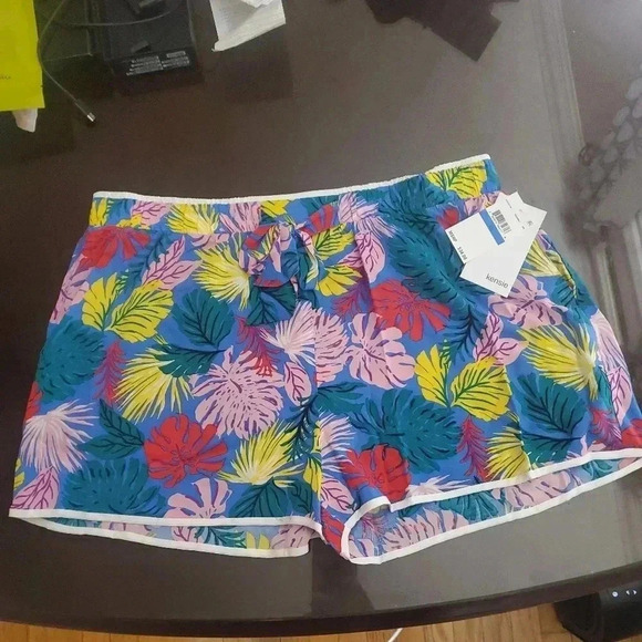 KENSIE FLORAL SHORTS - Picture 1 of 5